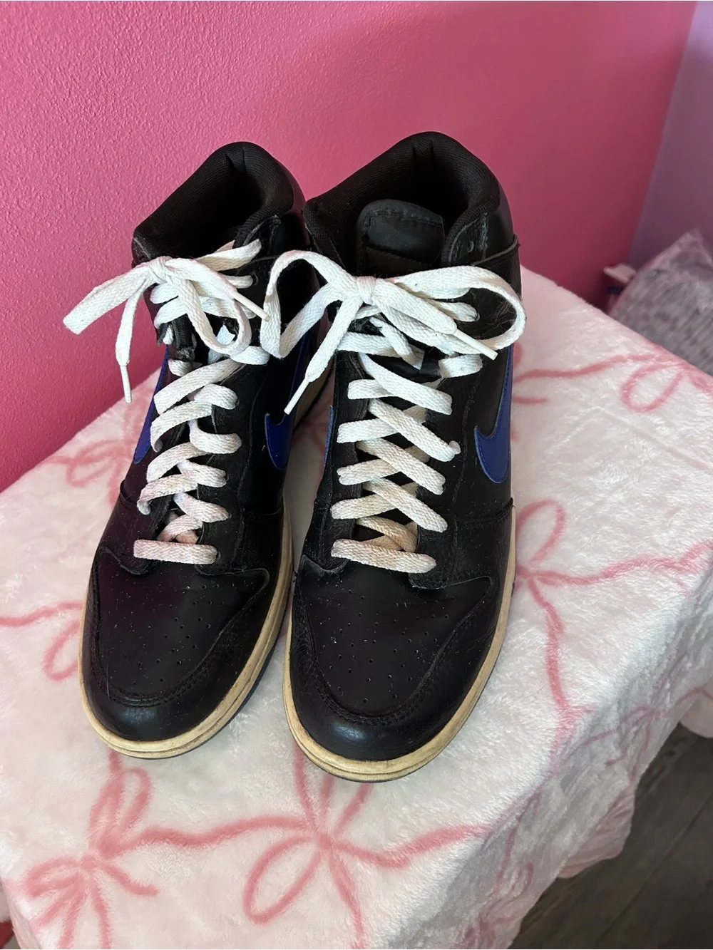 Nike Men's Black and Blue Mid-Top Sneakers